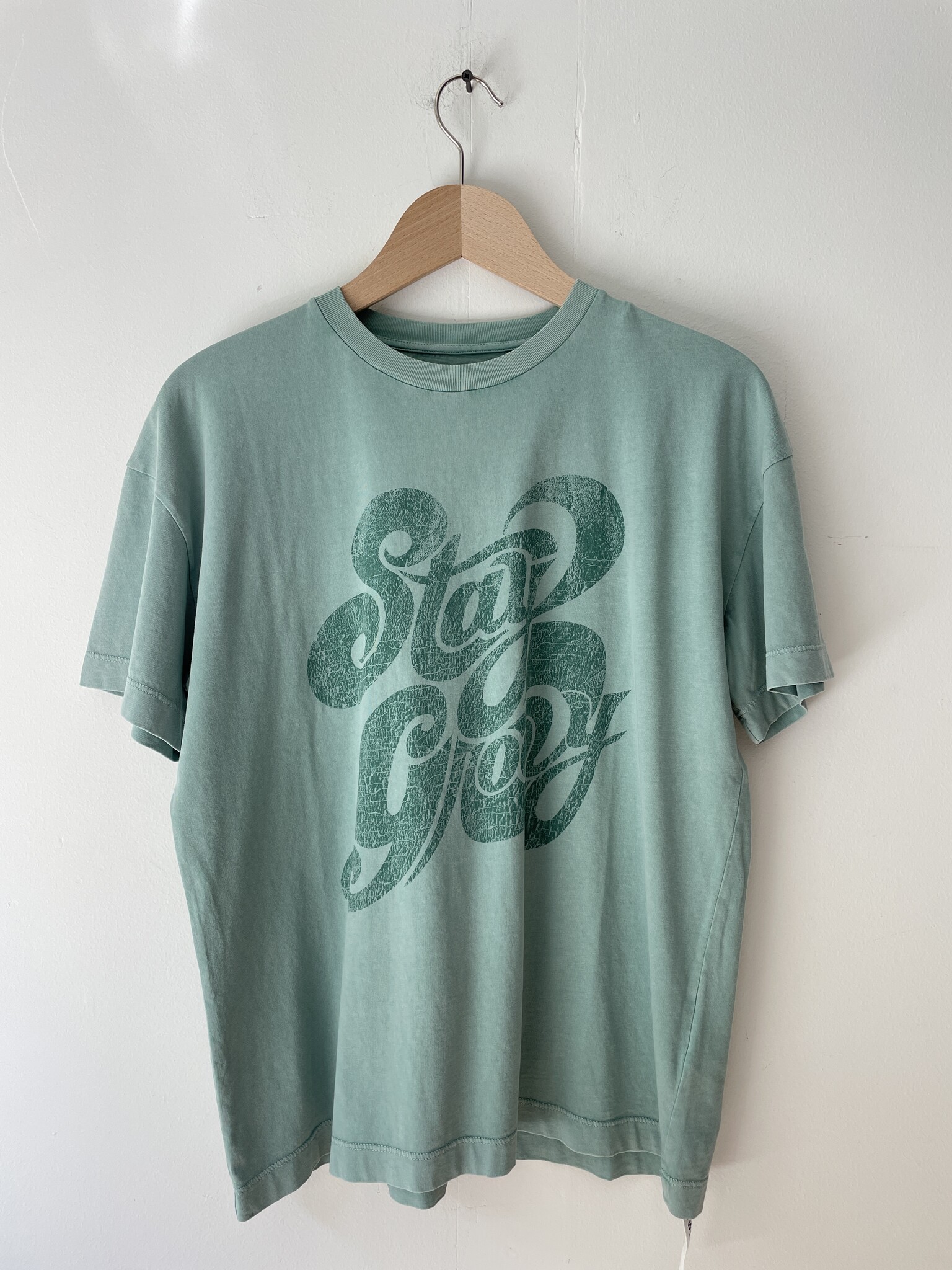 t-shirt stay groovy green-1