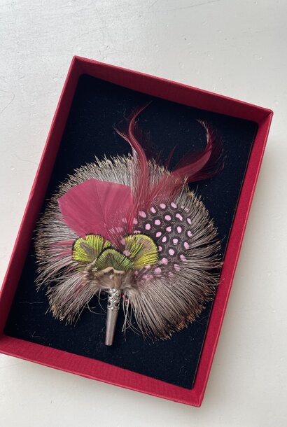 round brooch pink/green