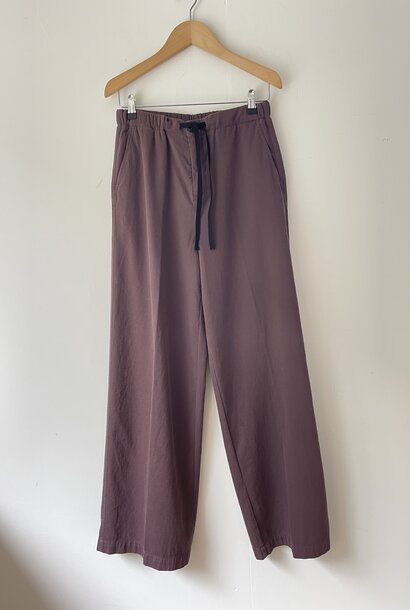 pant 7215 aubergine