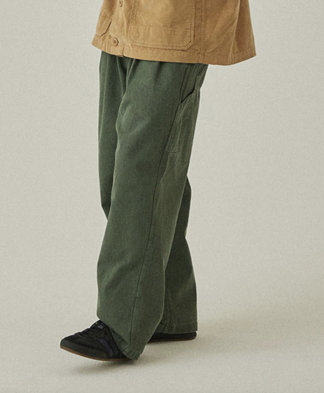 two tuck wide pants khaki-2