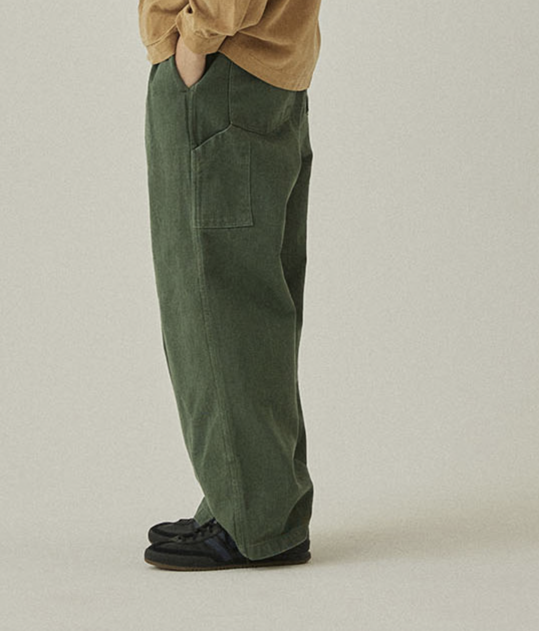 two tuck wide pants khaki-3