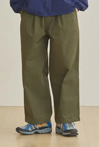 two tuck wide pants khaki one size