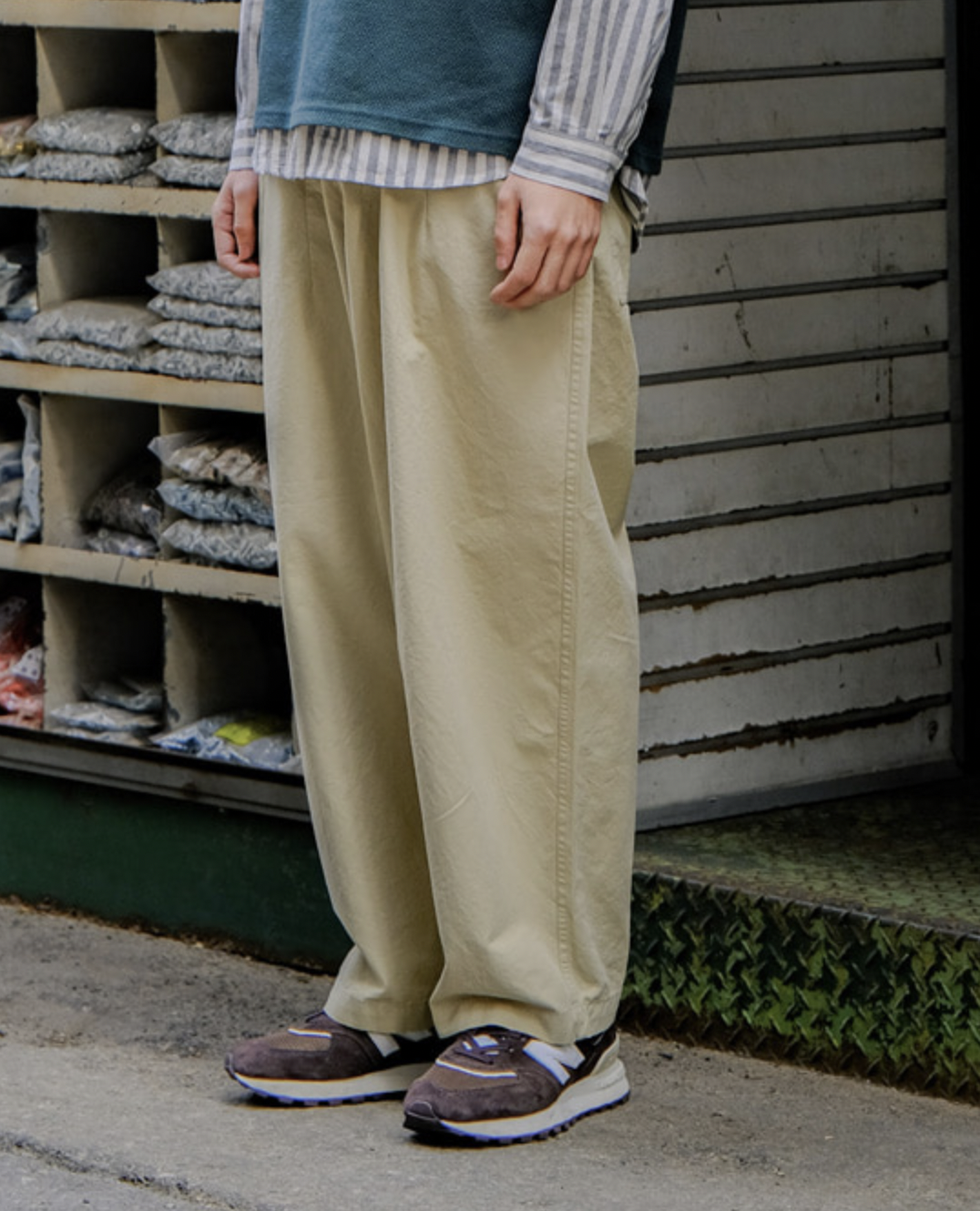 pintuck wide chino pants beige one size-1