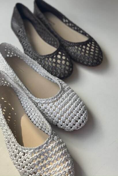 flower ballerine white