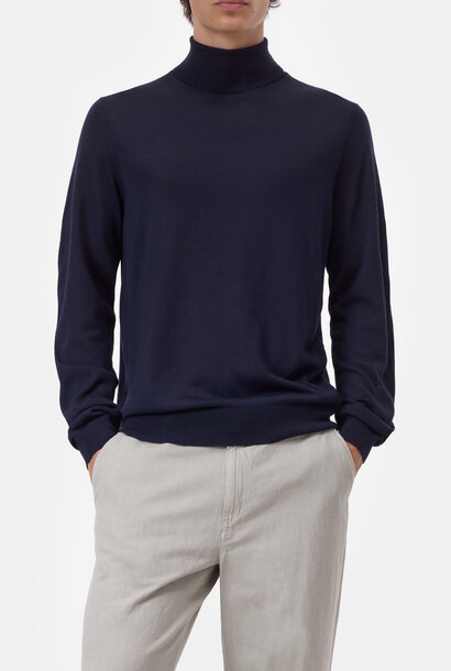 turtle neck dark night