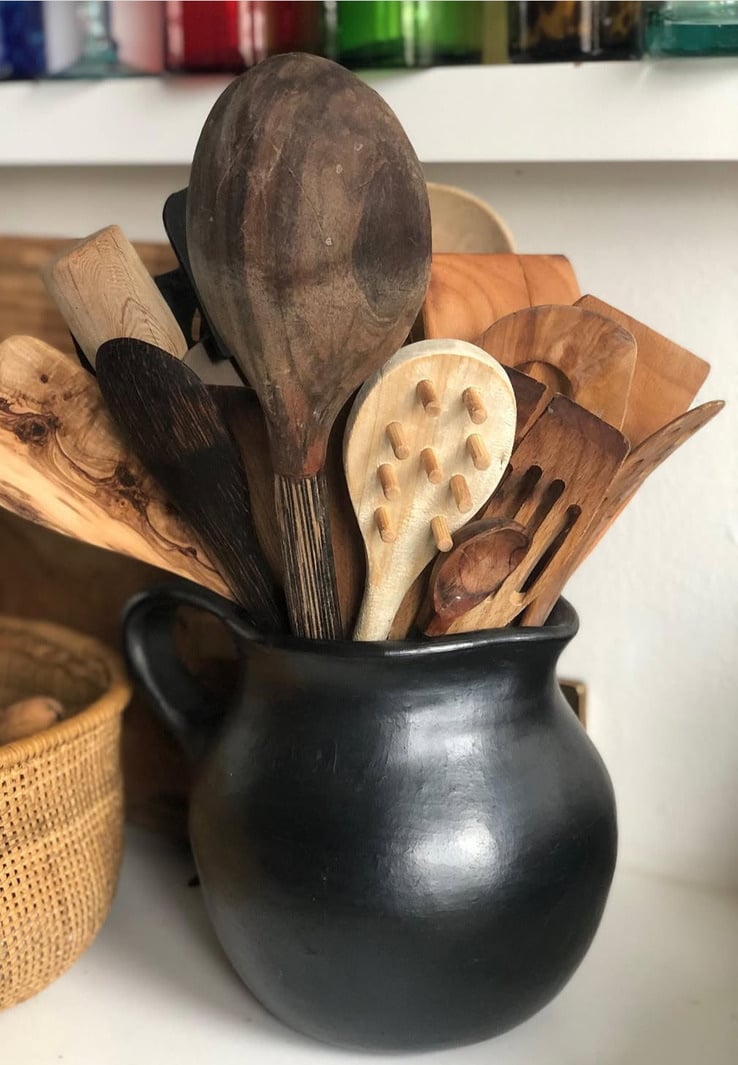 bp black pottery jar-1