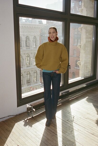 turtle neck sweat gold
