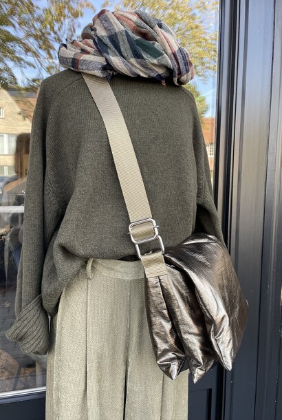 pallavi clutch olive