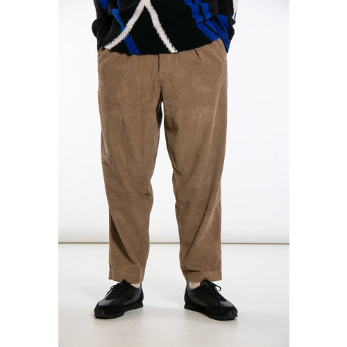 Universal Works Universal Works Broek / Pleated Track / Kameel Universal Works Universal Works Broek / Pleated Track / Kameel