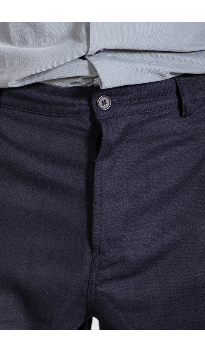 Universal Works Universal Works Broek / Military Chino / Donker Navy Universal Works Universal Works Broek / Military Chino / Donker Navy