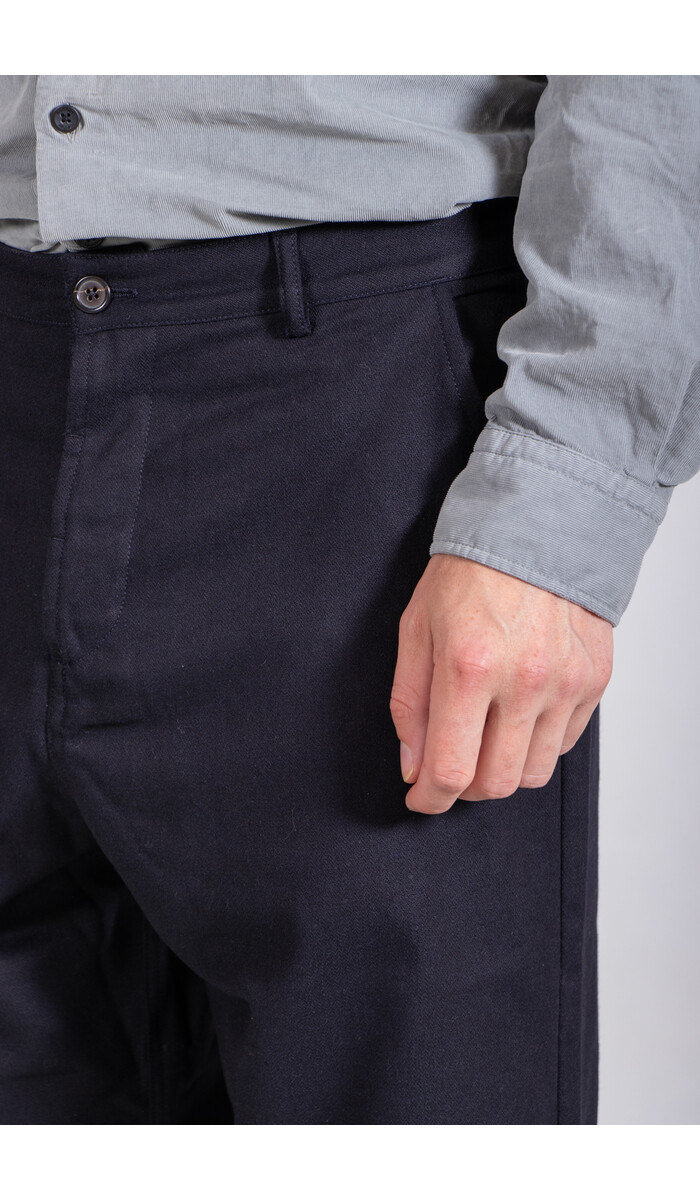 Universal Works Universal Works Broek / Military Chino / Donker Navy Universal Works Universal Works Broek / Military Chino / Donker Navy