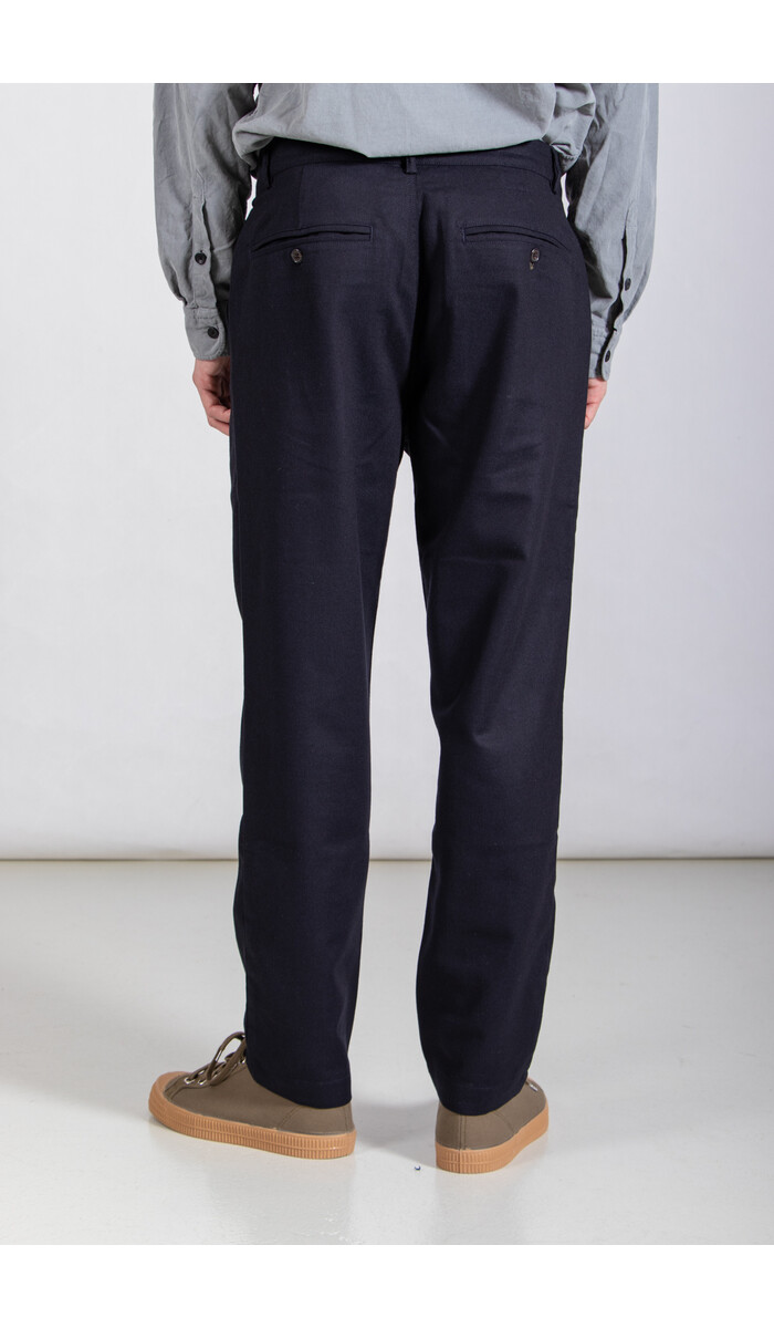 Universal Works Universal Works Broek / Military Chino / Donker Navy Universal Works Universal Works Broek / Military Chino / Donker Navy