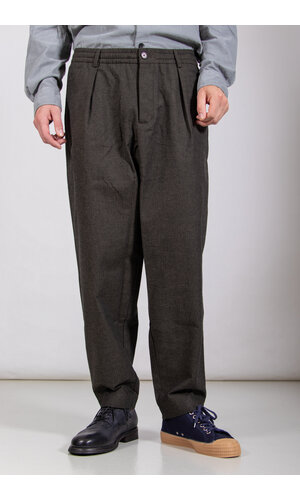 Universal Works Universal Works Trousers / Pleated Track / Lucca Olive Universal Works Universal Works Trousers / Pleated Track / Lucca Olive