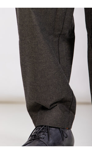 Universal Works Universal Works Trousers / Pleated Track / Lucca Olive Universal Works Universal Works Trousers / Pleated Track / Lucca Olive