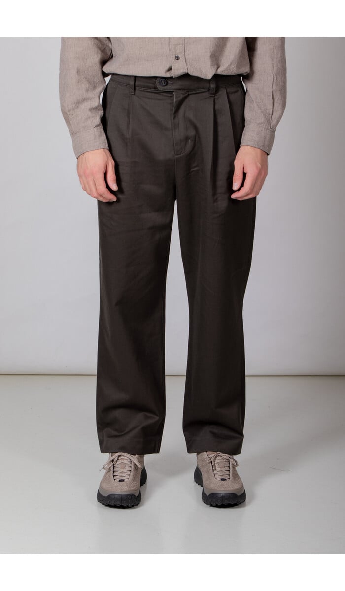 Rough Side Rough Side Broek / Two Tuck Pants / Donker Bos Rough Side Rough Side Broek / Two Tuck Pants / Donker Bos