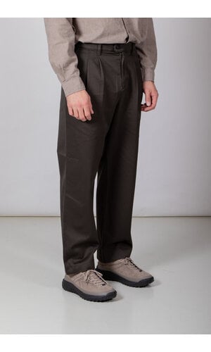 Rough Side Rough Side Broek / Two Tuck Pants / Donker Bos Rough Side Rough Side Broek / Two Tuck Pants / Donker Bos