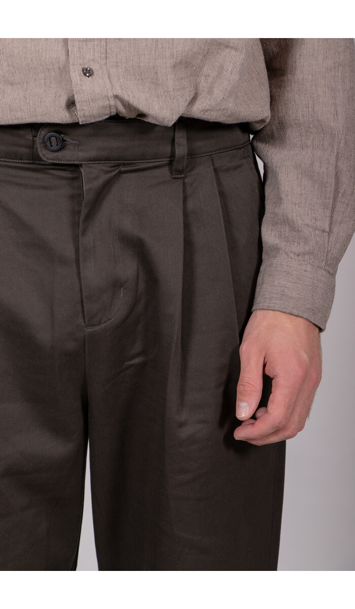 Rough Side Rough Side Broek / Two Tuck Pants / Donker Bos Rough Side Rough Side Broek / Two Tuck Pants / Donker Bos