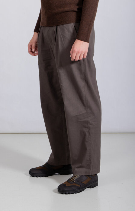 Rough Side Rough Side Hose / Box Pleat Pants / Holzkohle