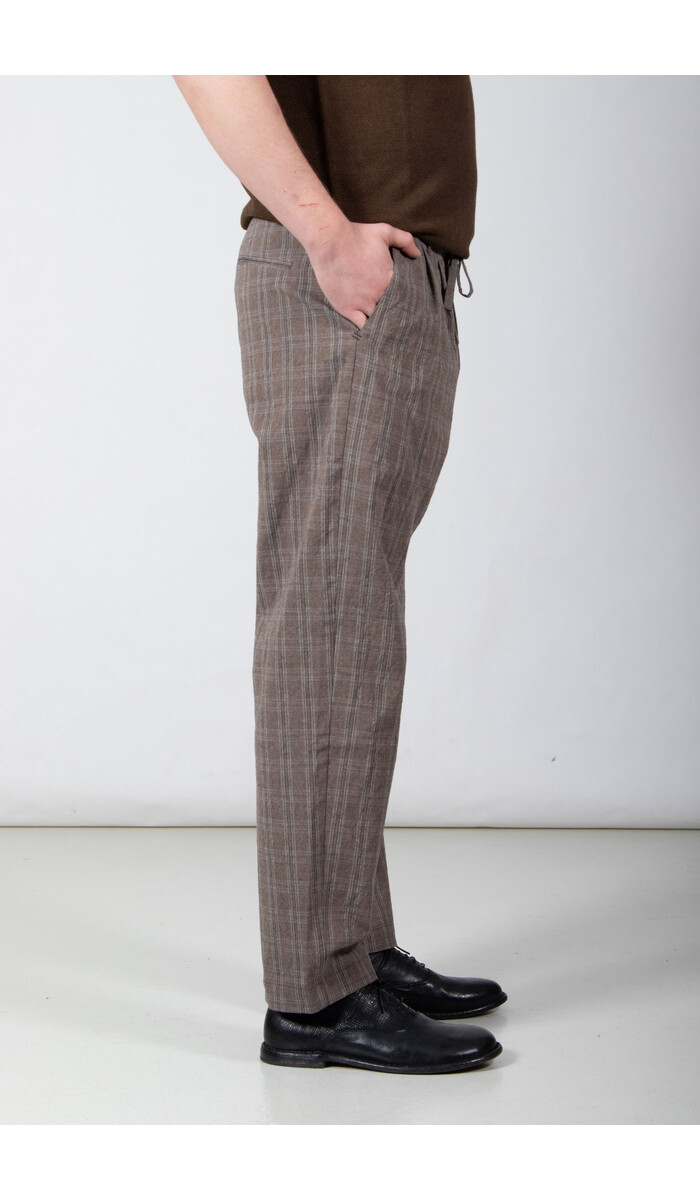 Hannes Roether Hannes Roether Trousers / Paper / Bosgrond