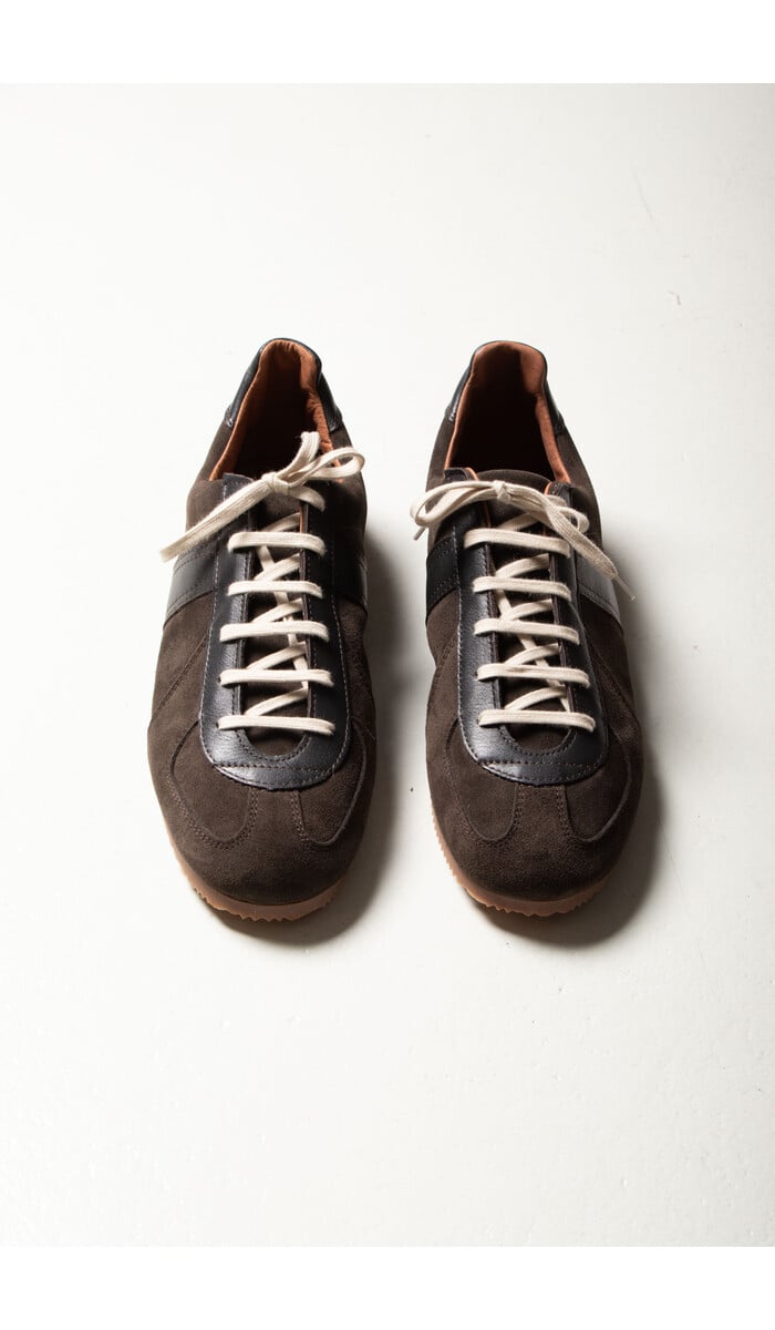 Reproduction of Found Reproduction of Found Sneaker / 1714S / Slagroomtruffel