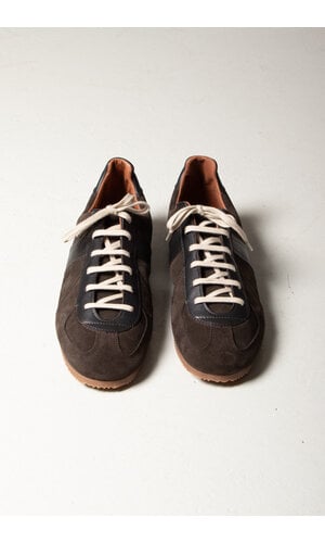 Reproduction of Found Reproduction of Found Sneaker / 1714S / Slagroomtruffel