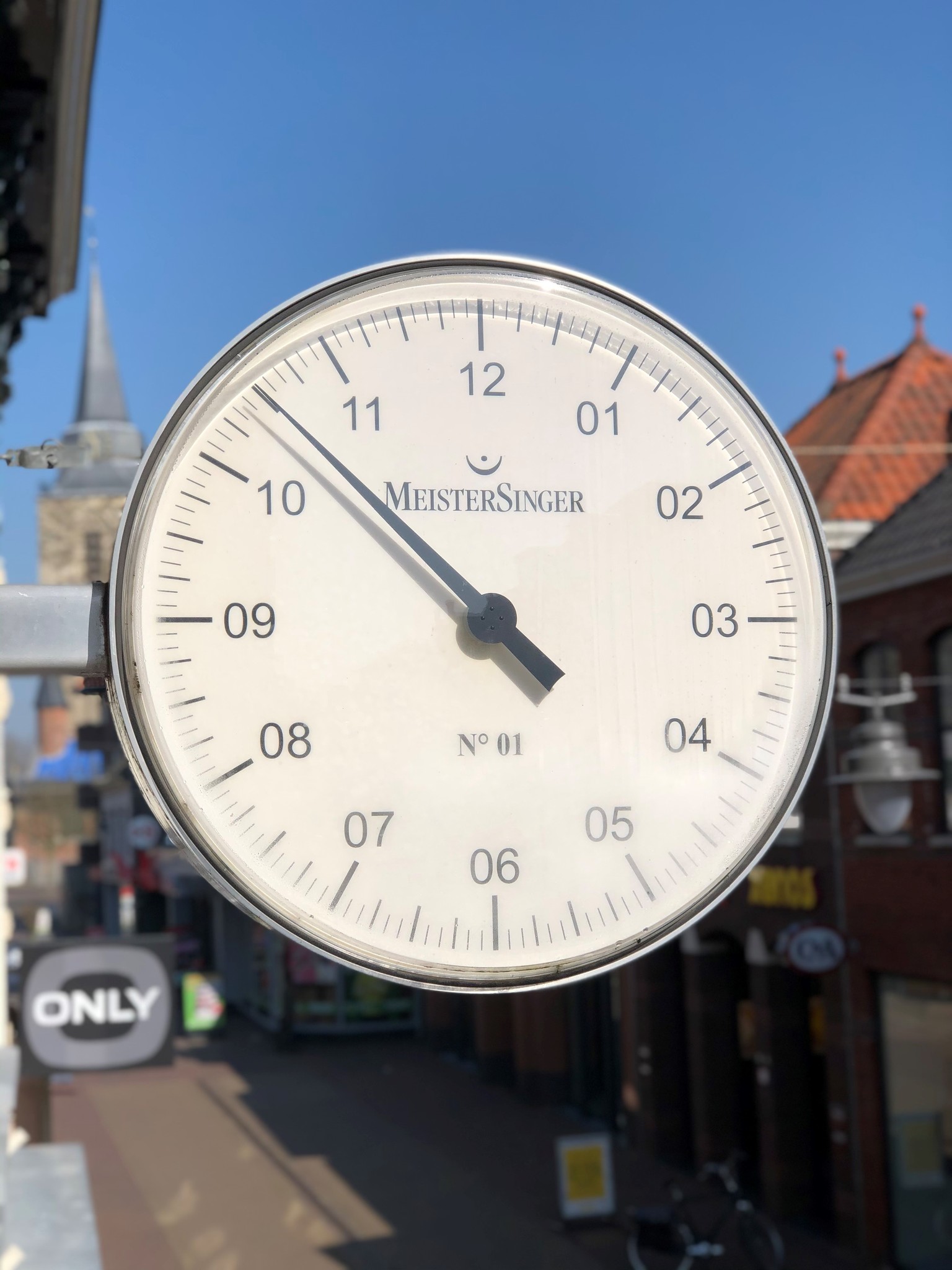 Aangepaste openingstijden en zomertijd.