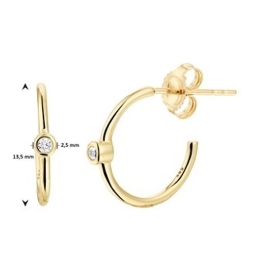 Collectie Milikan 14 karaat geelgouden stekeroorringen uitgevoerd met een schitterende zirkonia. De oorstekers hebben een afmeting van 13.5x2.5mm 1050100.