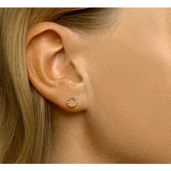 Collectie Milikan 14 karaat geel gouden oorknoppen, rondje van pareldraad 1050091