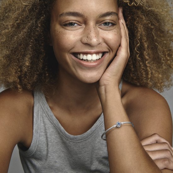 Pandora PANDORA DISNEY 592342C01 Aladin Jasmine sterling silver bangle with moonlight blue crystal