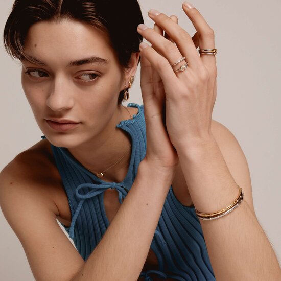 Ti Sento Milano TI SENTO MILANO 23031ZI Zilver gerodineerde bangle met scharnier met 9x zirconia in gladde zetkast