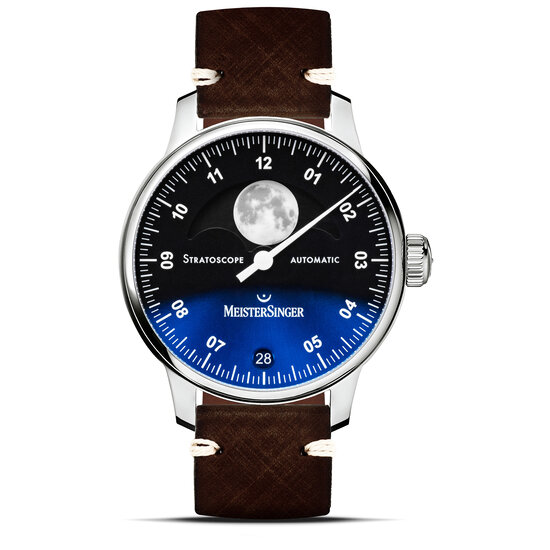MeisterSinger MeisterSinger Stratoscope ST982, staal/leer bruin,  wijzerpl. zwart/sunburst blue,  saf. glas, grote maanfase, 43 mm, 5ATM.