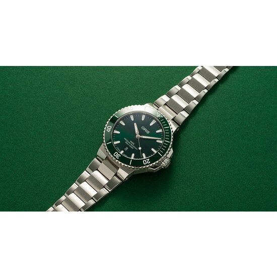 Oris Oris Aquis Date 01 733 7789 4157-07 8 23 04PEB / 43.5mm