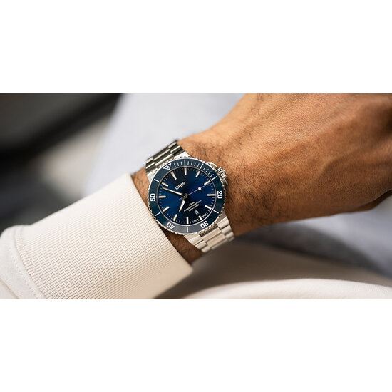 Oris Oris Aquis Date 01 733 7789 4135-07 8 23 04PEB / 43.5mm