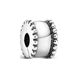 PRE-OWNED PANDORA 790267 zilveren clip met pareldraad rand