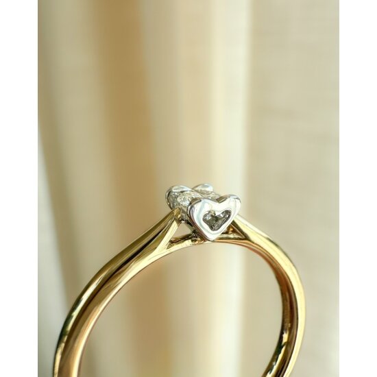 Collectie Milikan Huiscollectie 14krt bicolor solitairring met hartvorm zetting en 1x 0.12ct H/SI, 1060286