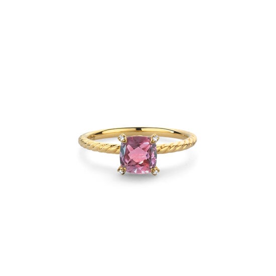 by R&C R&C Romance 18krt geelgouden ring Embrace, model 2032-RT, gezet met 1x roze tourmalijn cushion 6x6 mm en 4x diamantje tot. 0.03 TW/SI
