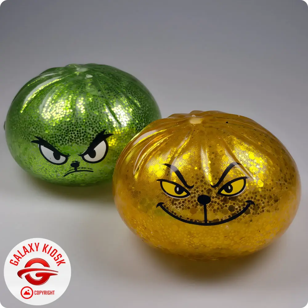 Fun Trading Fun Trading – Dumpling Maltose Glitzer Squishy XXL The Grinch X-MAS Mystery Blind Box – TikTok Anti-Stress Quetsch-Spielzeug (8,5 cm) Fun Trading Fun Trading – Dumpling Maltose Glitzer Squishy XXL The Grinch X-MAS Mystery Blind Box – TikTok Anti-Stress Quetsch-Spielzeug (8,5 cm)