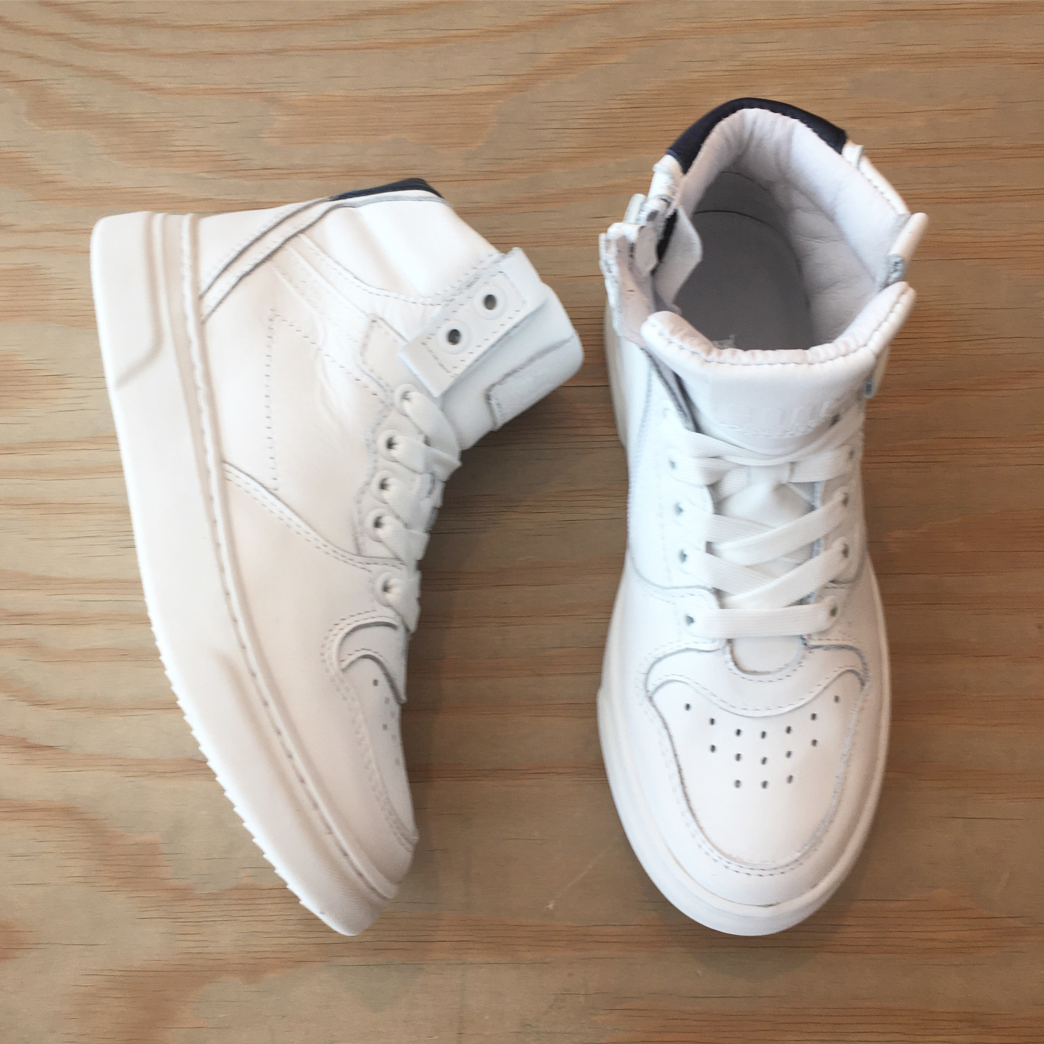 hip shoe style sneakers