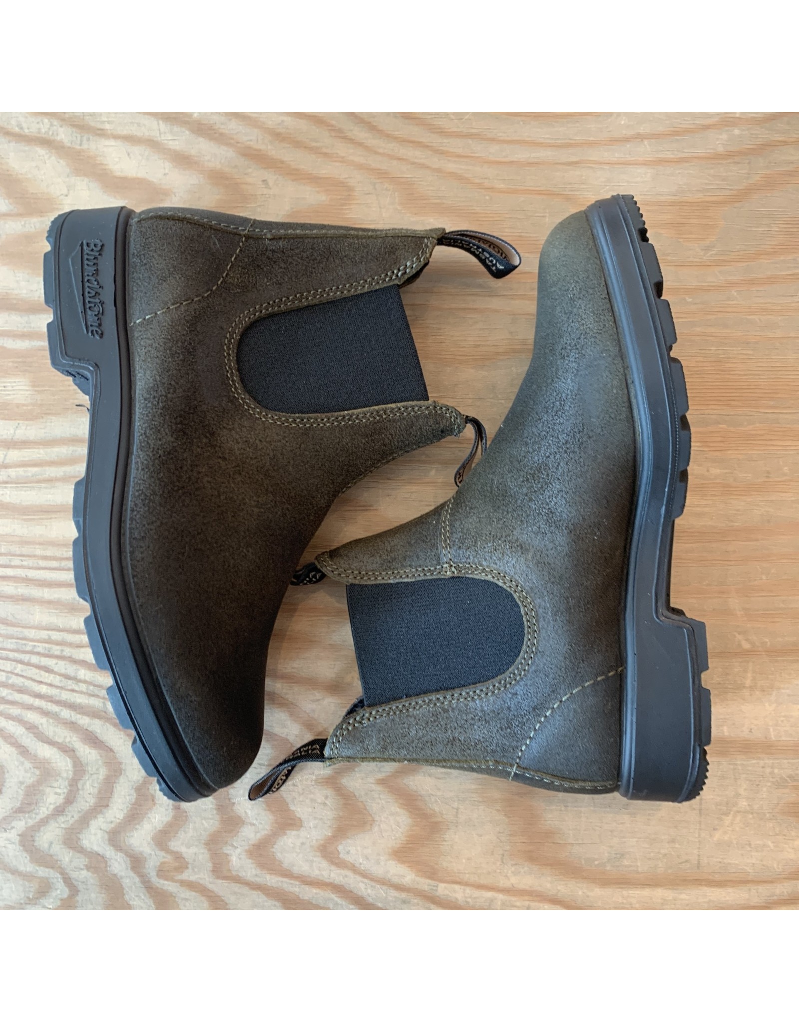 blundstone olive suede