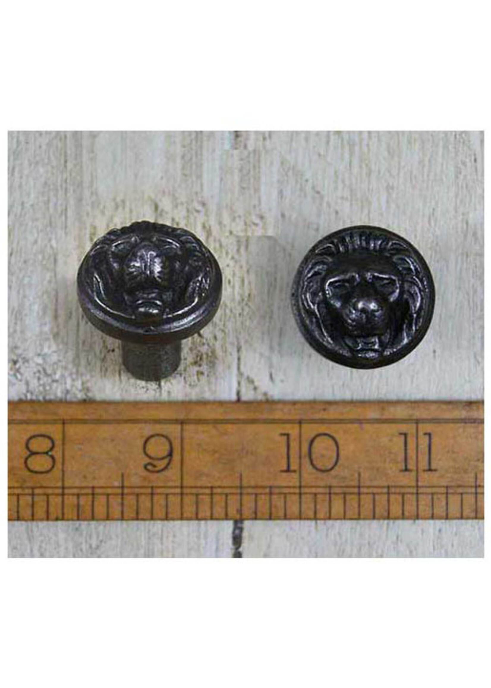 Cottingham Collection Lion face knobs