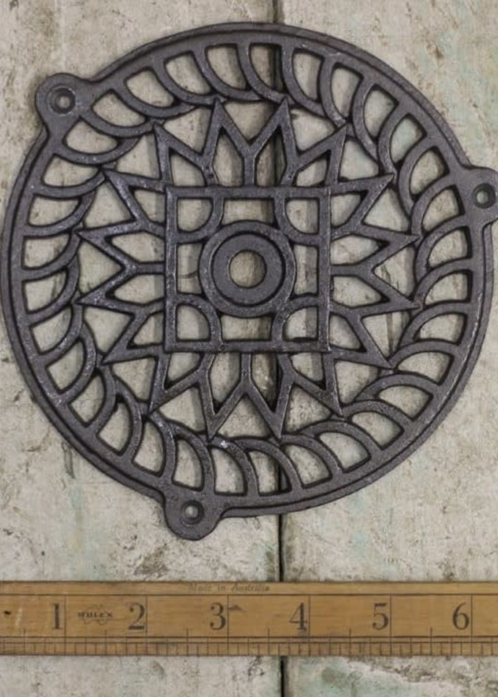 Cottingham Collection Round trivet flat