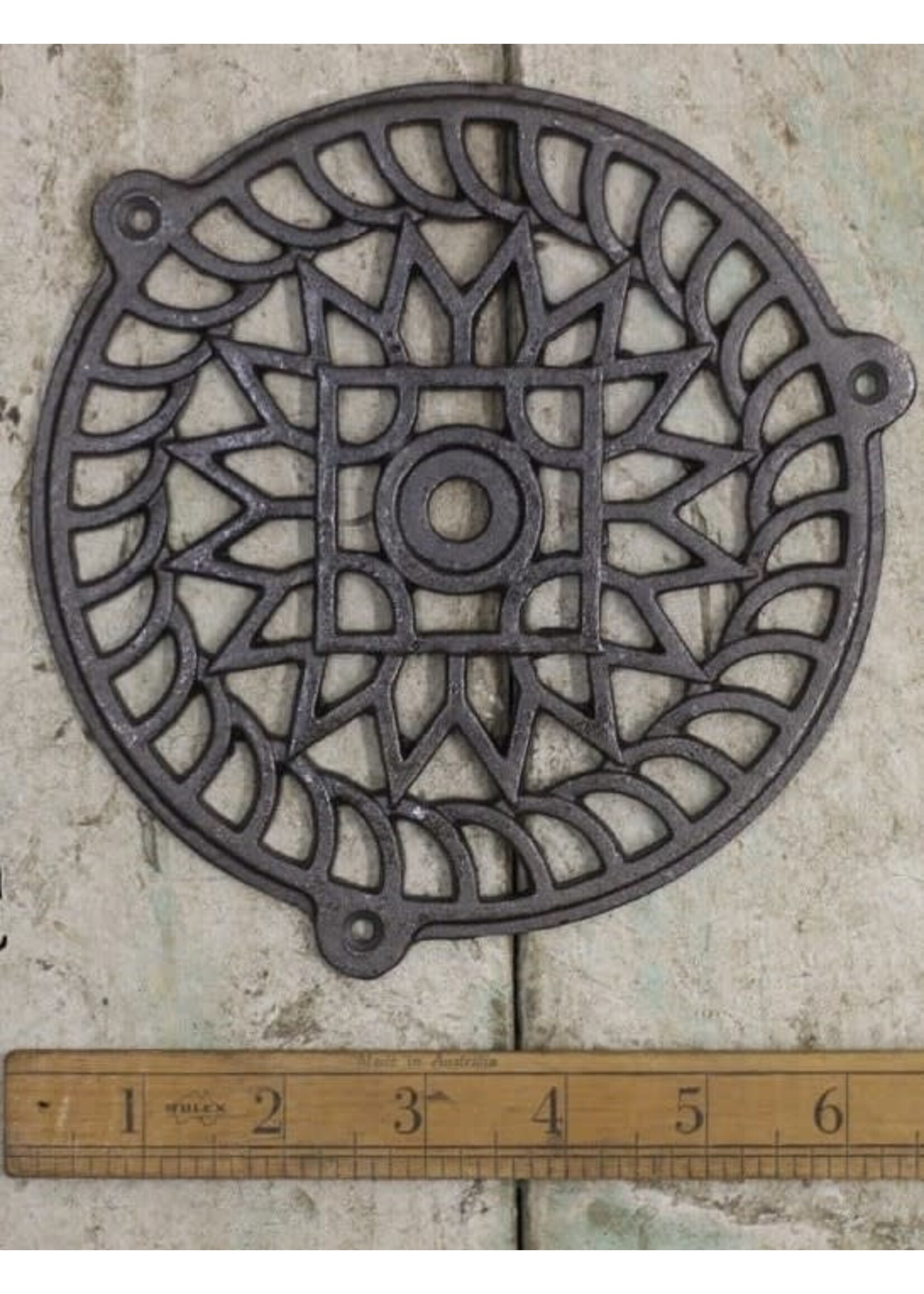 Cottingham Collection Round trivet flat