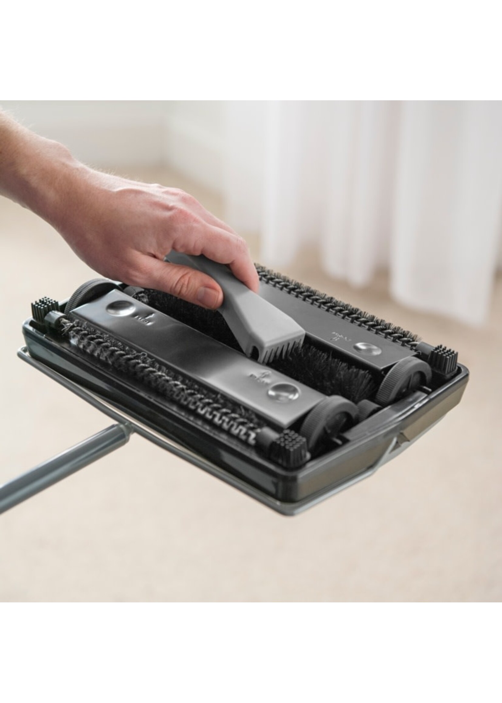 ADDIS HOUSEWARES Multi Surface Manual Sweeper