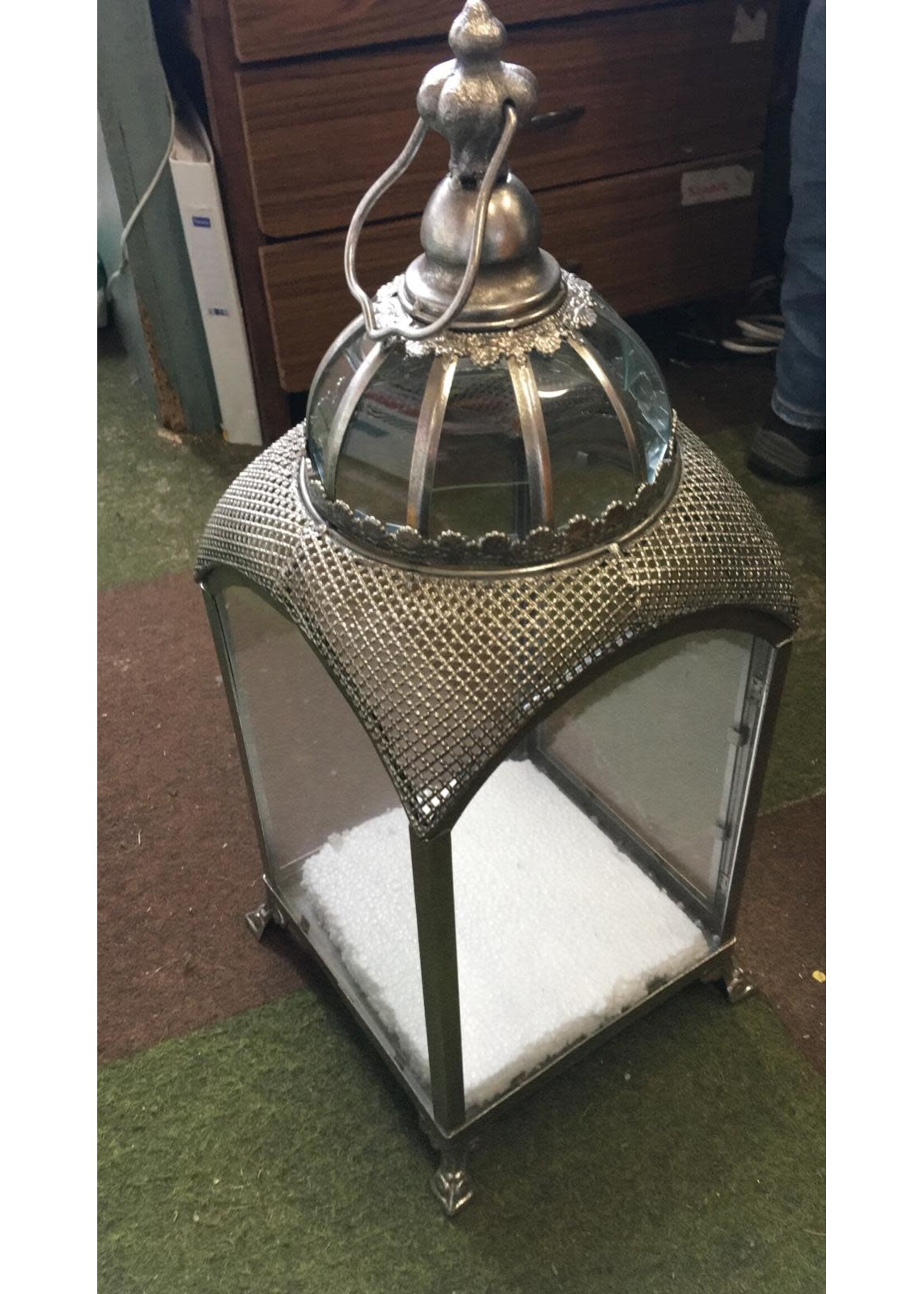 Dutch Imports Lantern mesh top on feet