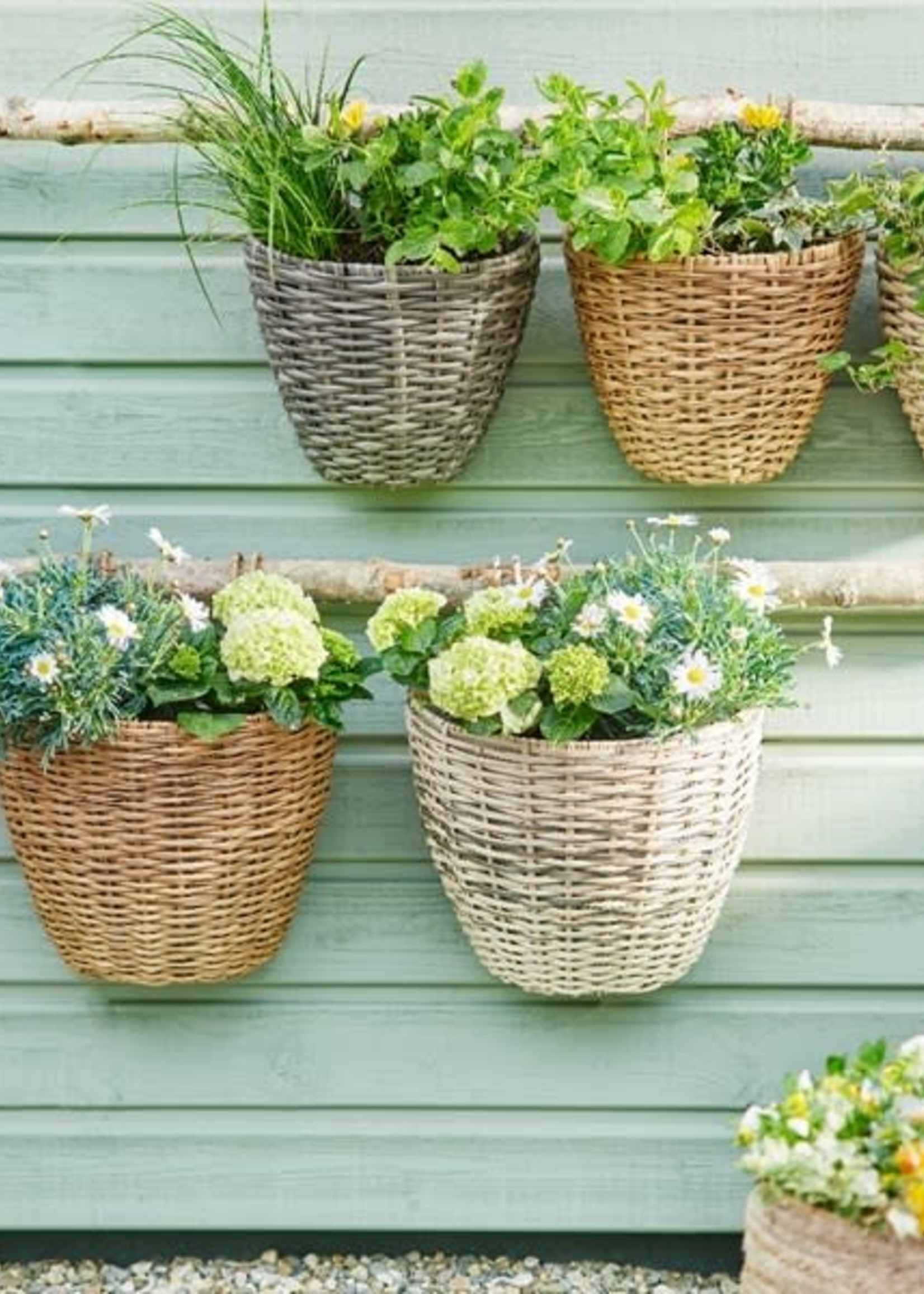 Decoris Small Balcony Outdoor Rattan Hanging Planter