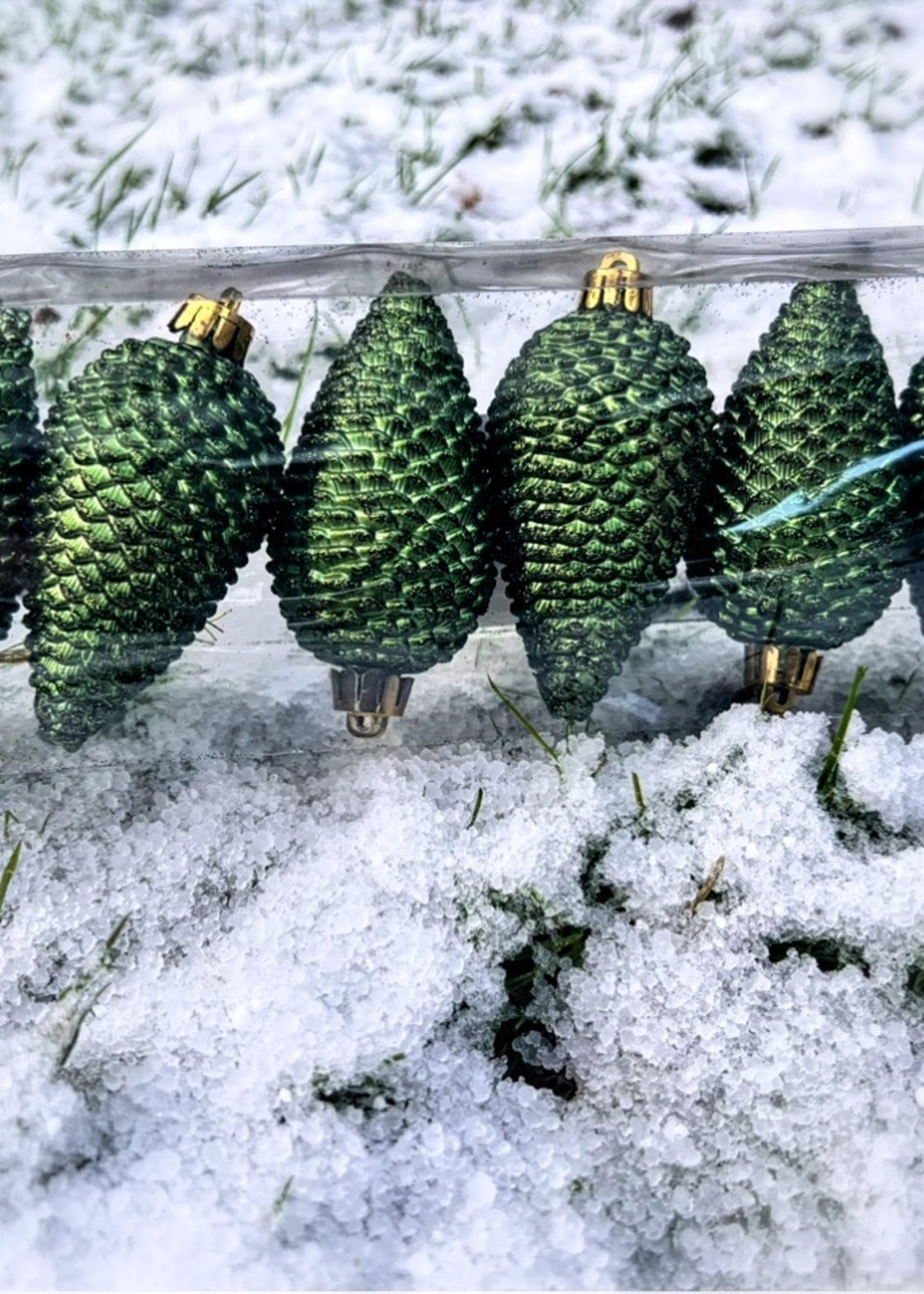 Decoris Pinecone Shatterproof Handing decoration - Set of 6 Green Baubles 4.5 x 8cm