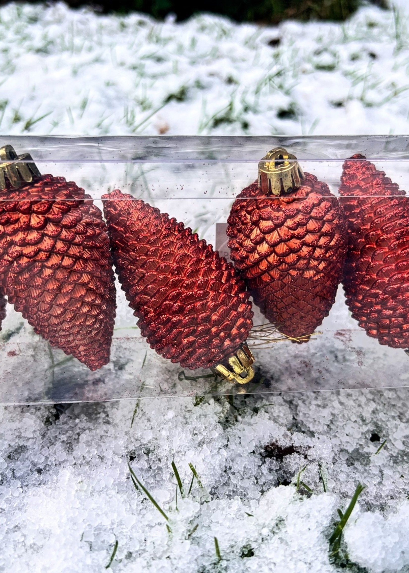 Decoris Pinecone Shatterproof Handing decoration - Set of 6 Autumn Red Baubles 4.5 x 8cm