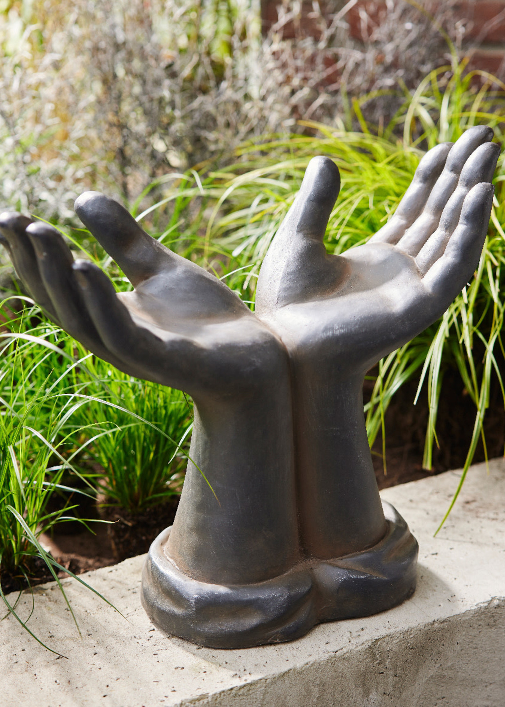 Decoris Pot Hands Statue - Anthracite 36 x 20 x 43cm