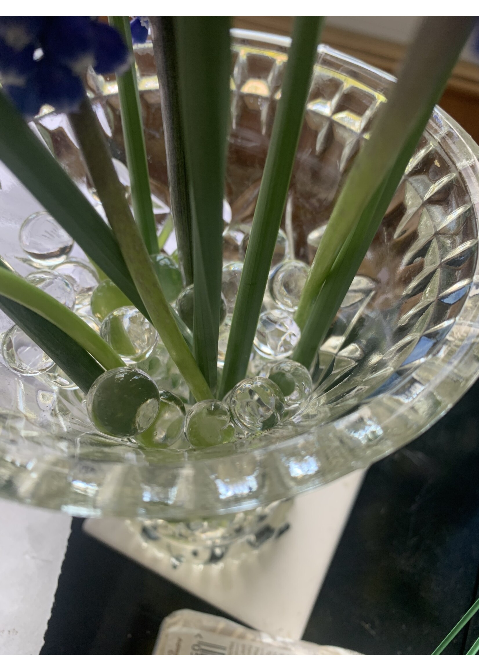 Expanding water crystals