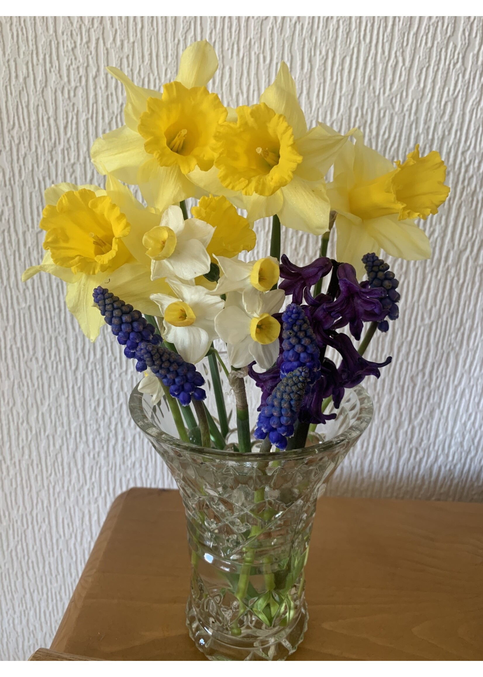 Expanding water crystals